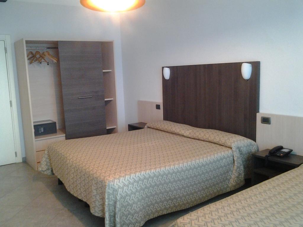 Hotel Lux Модена Экстерьер фото