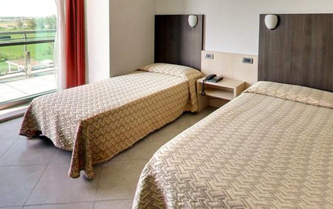 Hotel Lux Модена Экстерьер фото