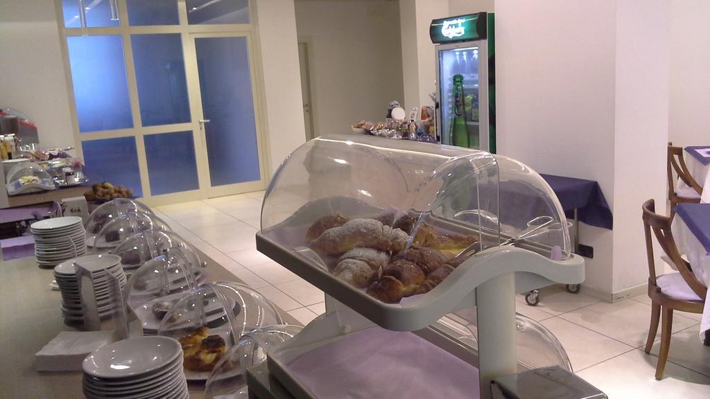 Hotel Lux Модена Экстерьер фото