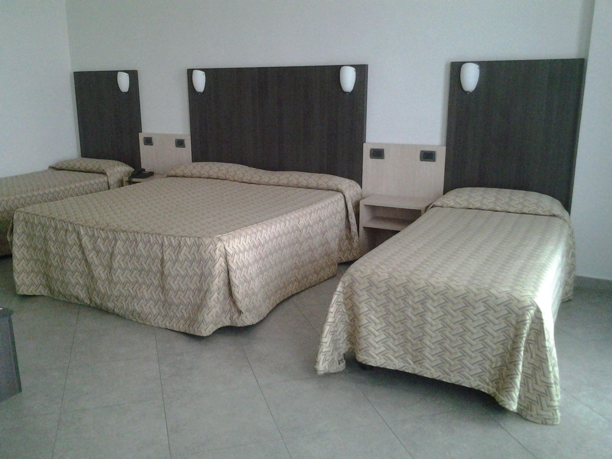 Hotel Lux Модена Экстерьер фото