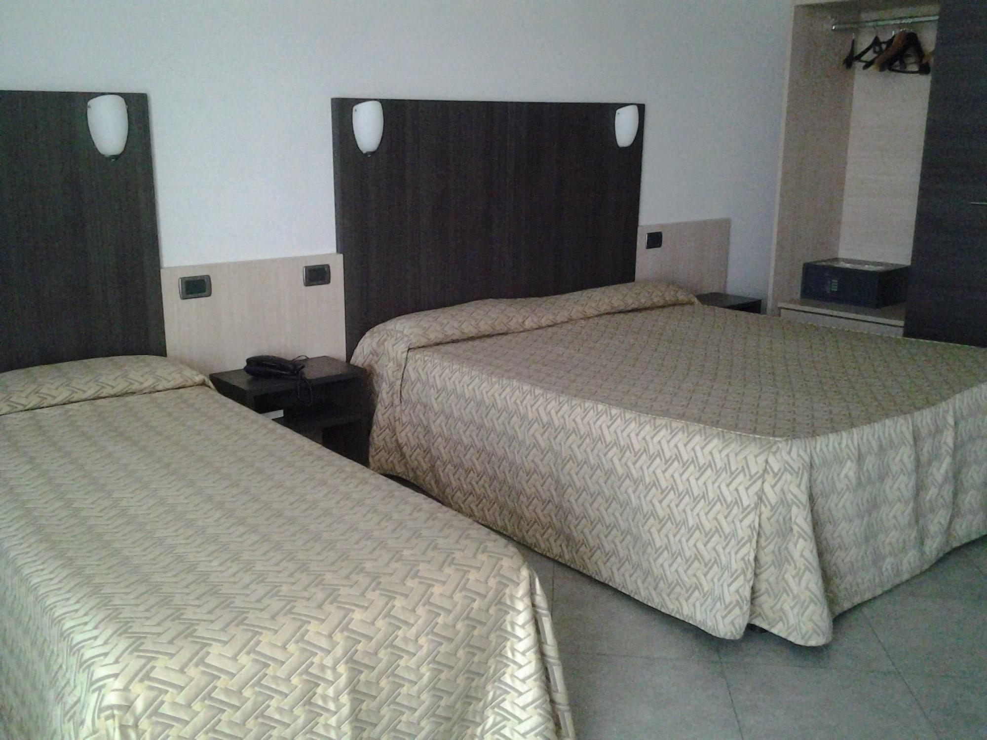 Hotel Lux Модена Экстерьер фото