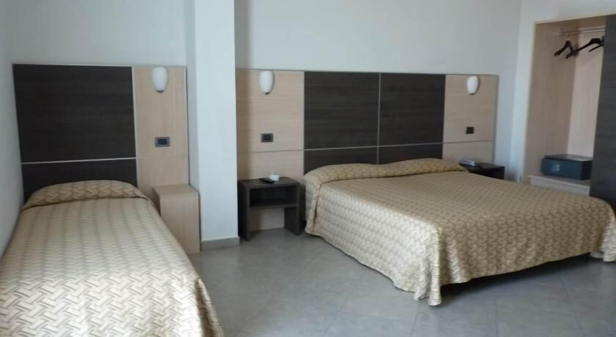 Hotel Lux Модена Экстерьер фото