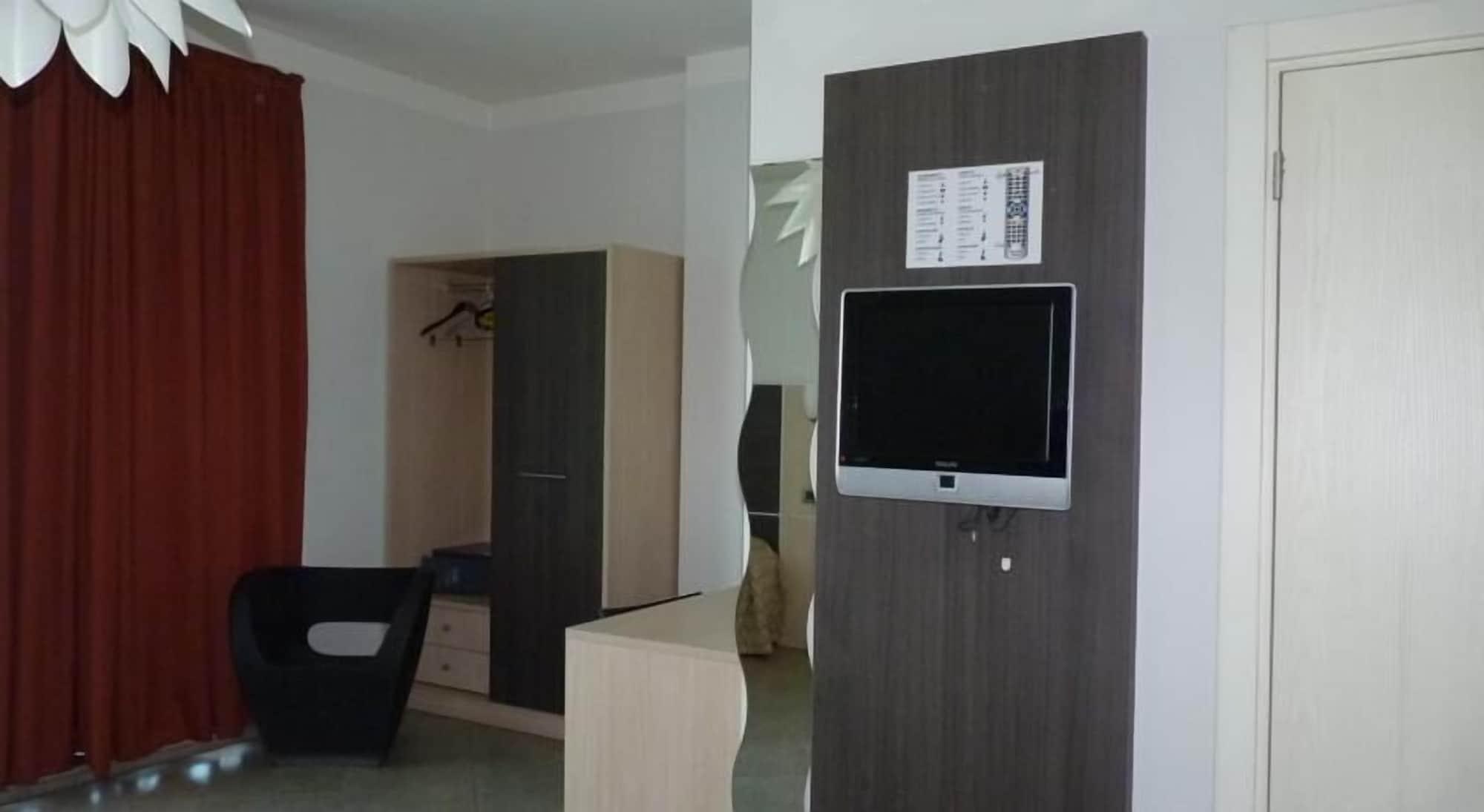 Hotel Lux Модена Экстерьер фото