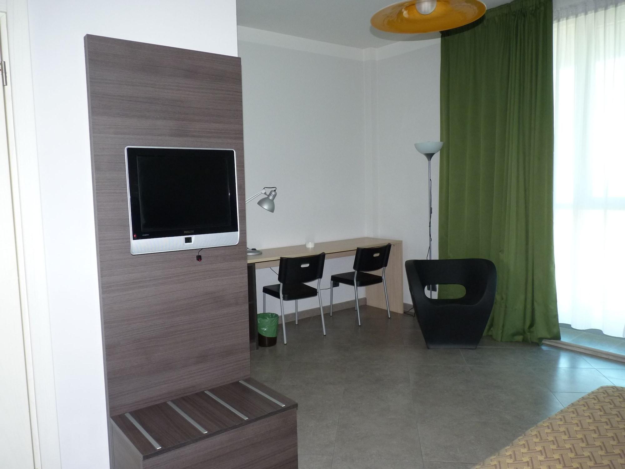 Hotel Lux Модена Экстерьер фото