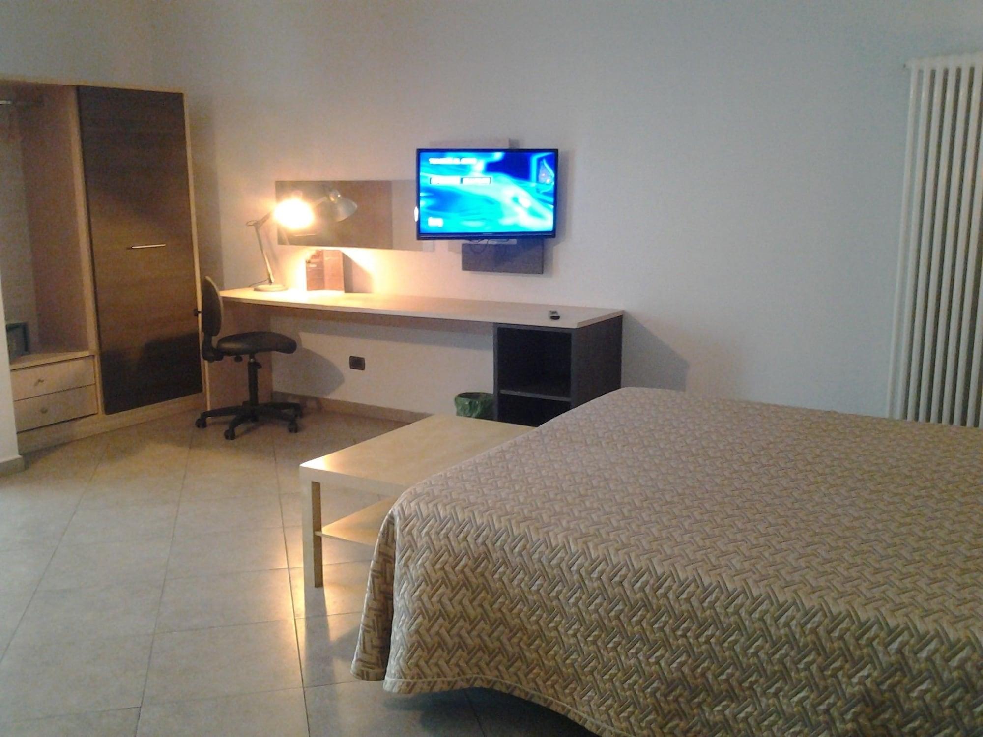 Hotel Lux Модена Экстерьер фото