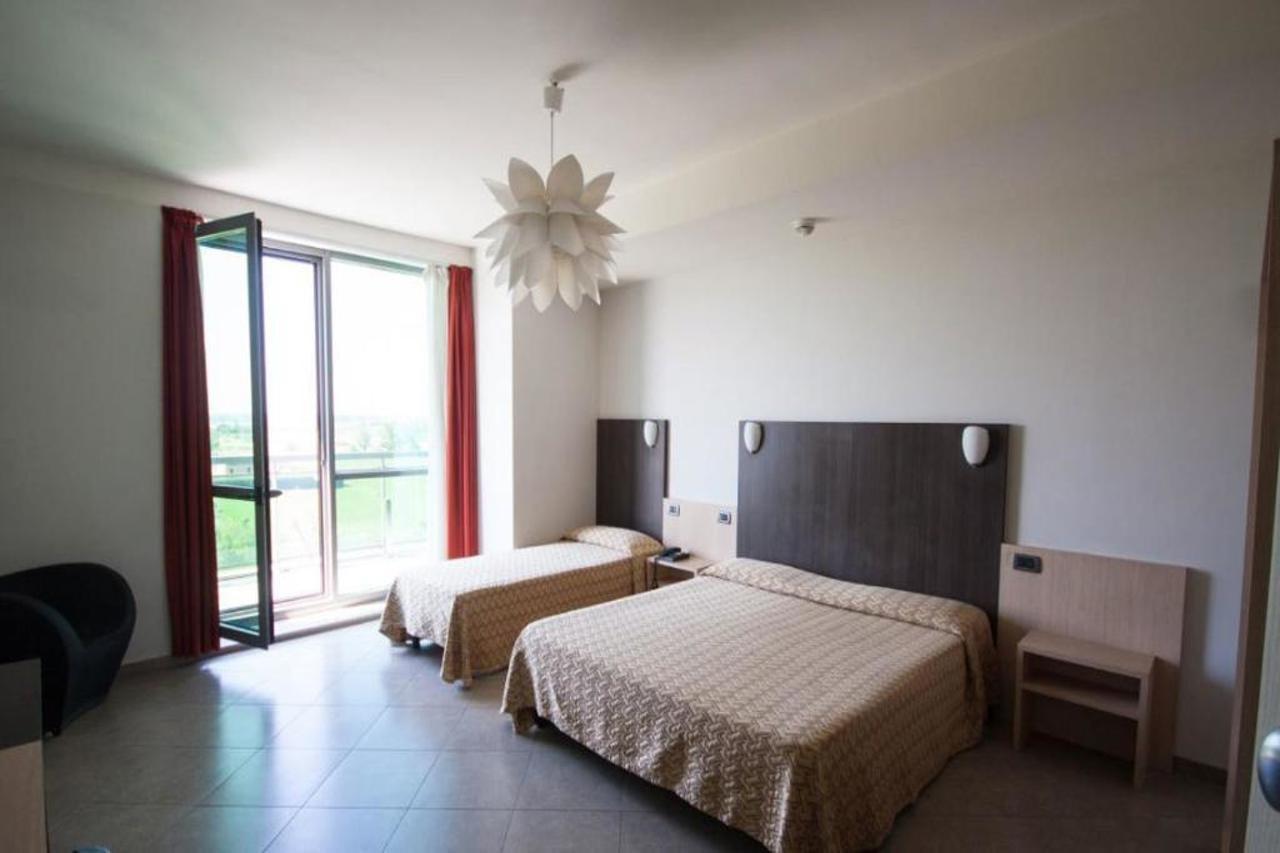 Hotel Lux Модена Экстерьер фото