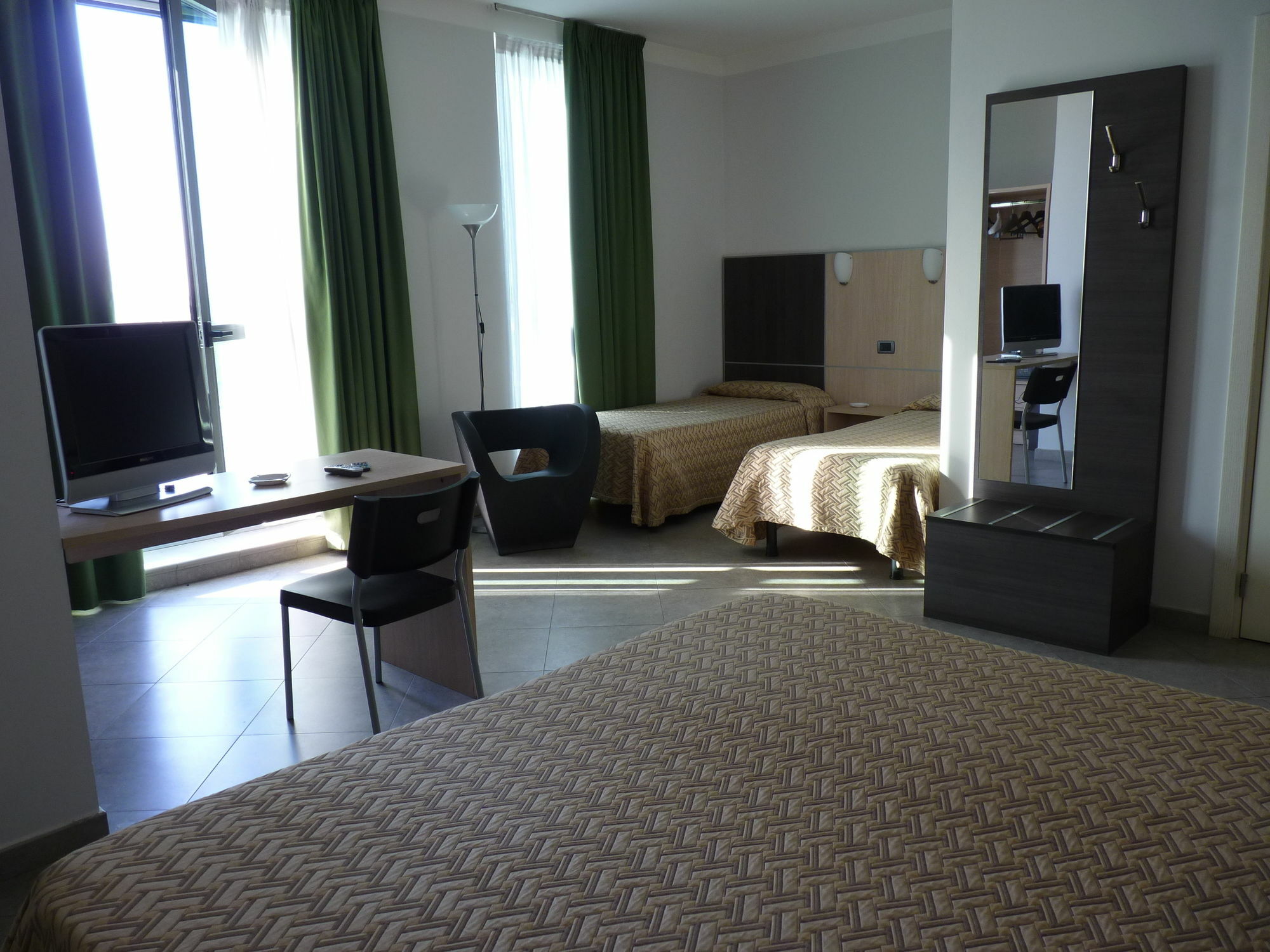 Hotel Lux Модена Экстерьер фото